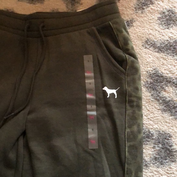 NWT VS PINK Olive Green Leopard Stripe Classic Jogger - Picture 2 of 7